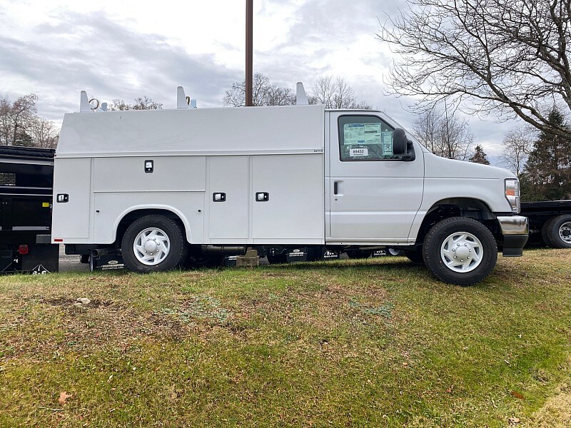 2026 Ford E-350 Base photo 4