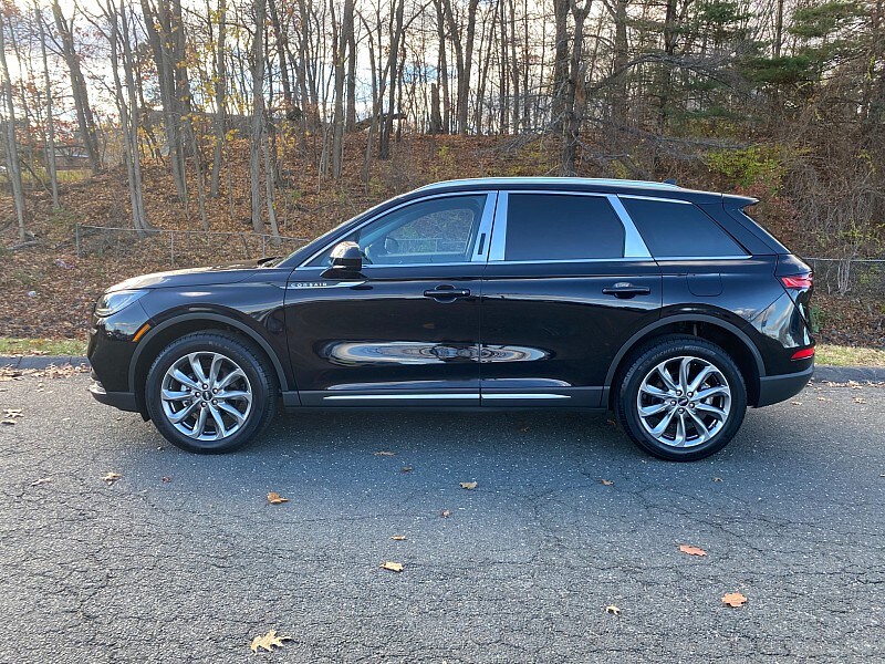 2022 Lincoln Corsair Standard photo 4