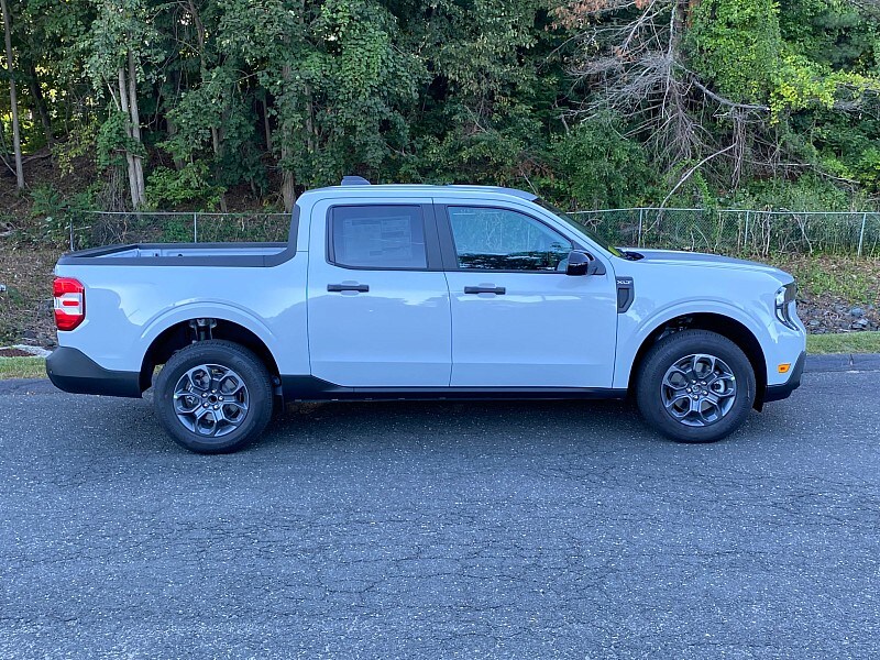 2025 Ford Maverick XLT photo 2