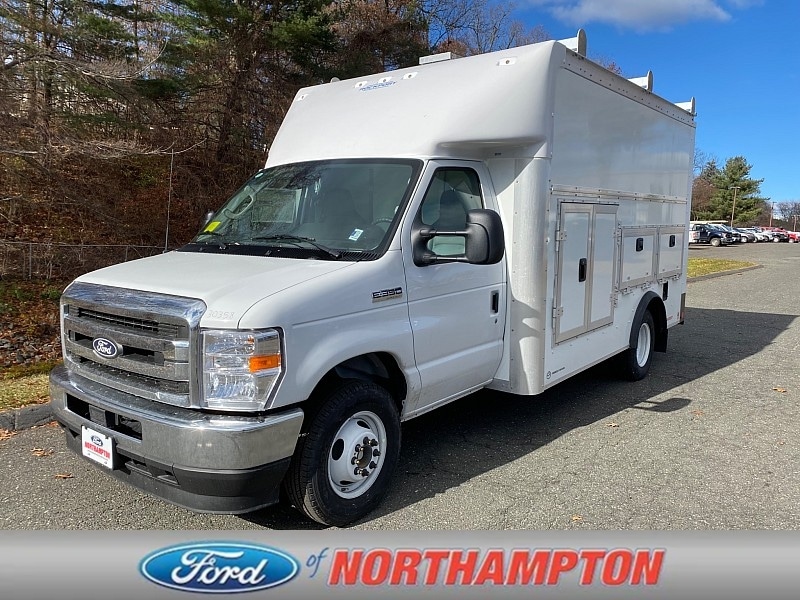 2026 Ford E-Series Cutaway Base's photo