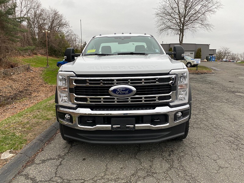 2025 Ford F-550 XL photo 2