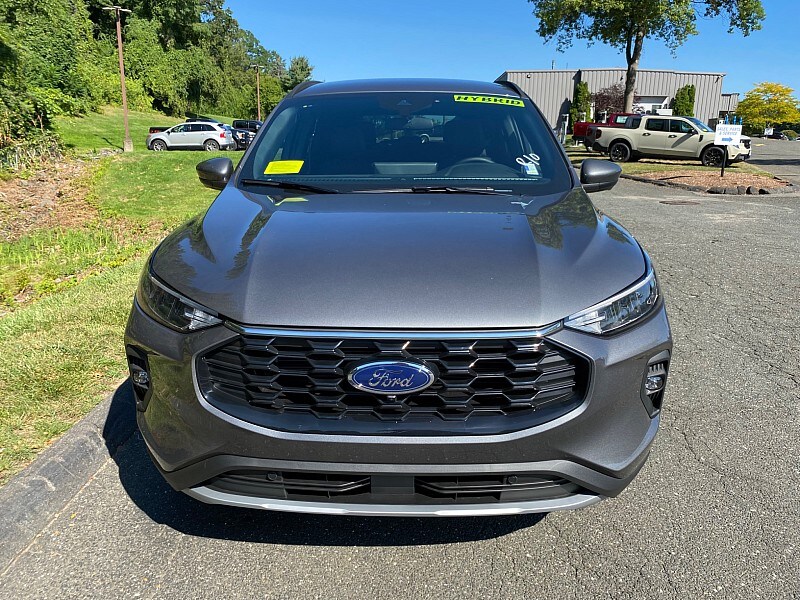 2025 Ford Escape Hybrid ST-Line Select photo 2