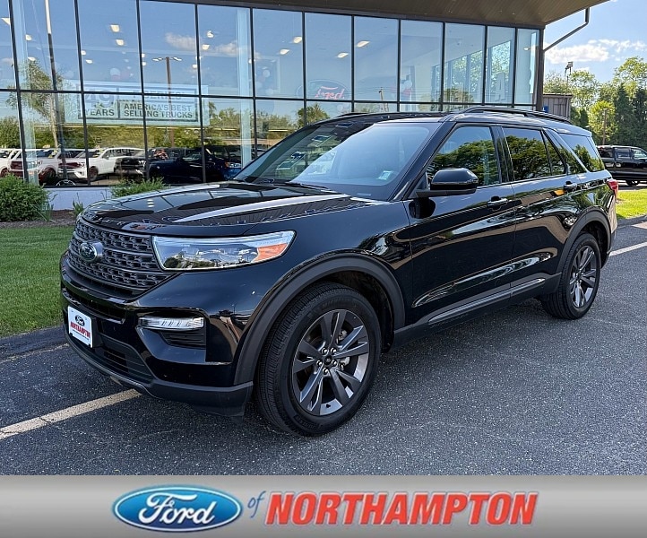 2023 Ford Explorer XLT 4WD's photo