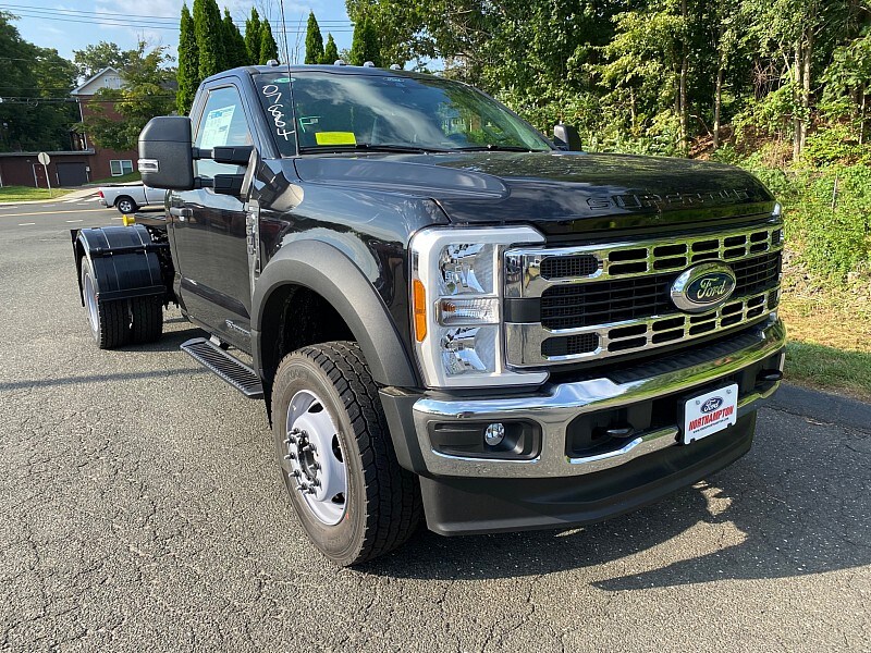 2025 Ford F-600 photo 3