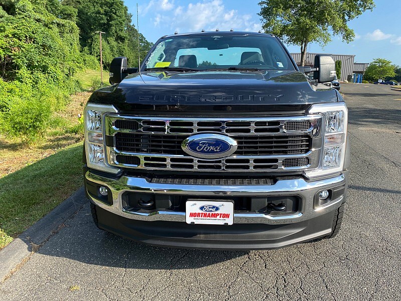 2025 Ford F-600 photo 2