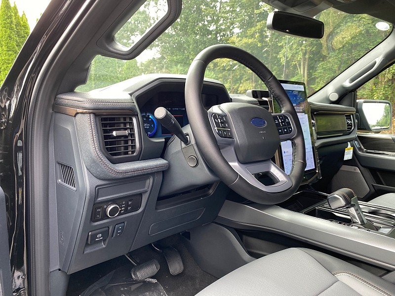 2025 Ford F-150 Lightning Lariat - Photo 15