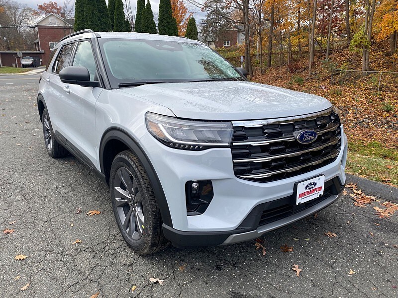 2026 Ford Explorer photo 3