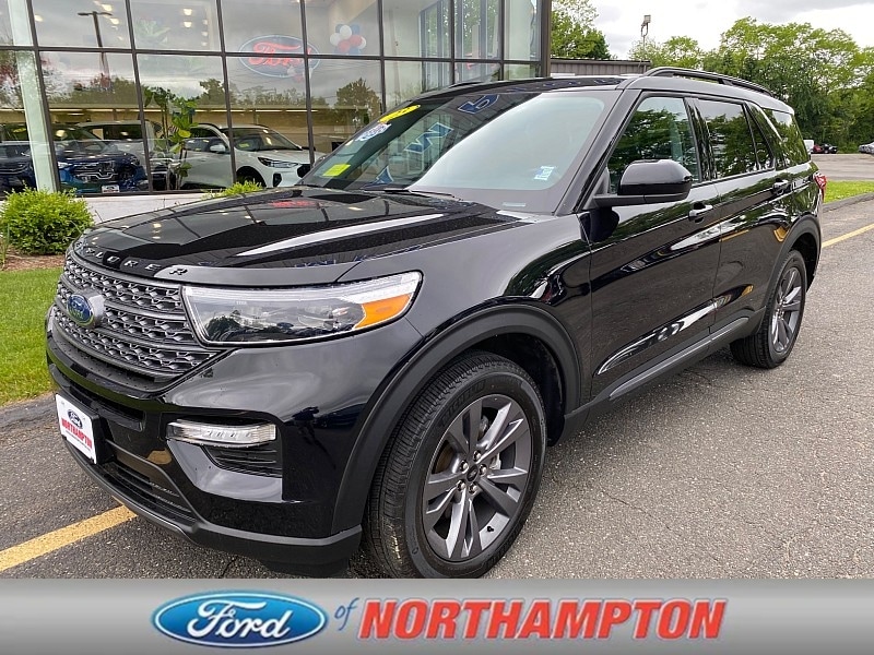 2023 Ford Explorer XLT 4WD's photo