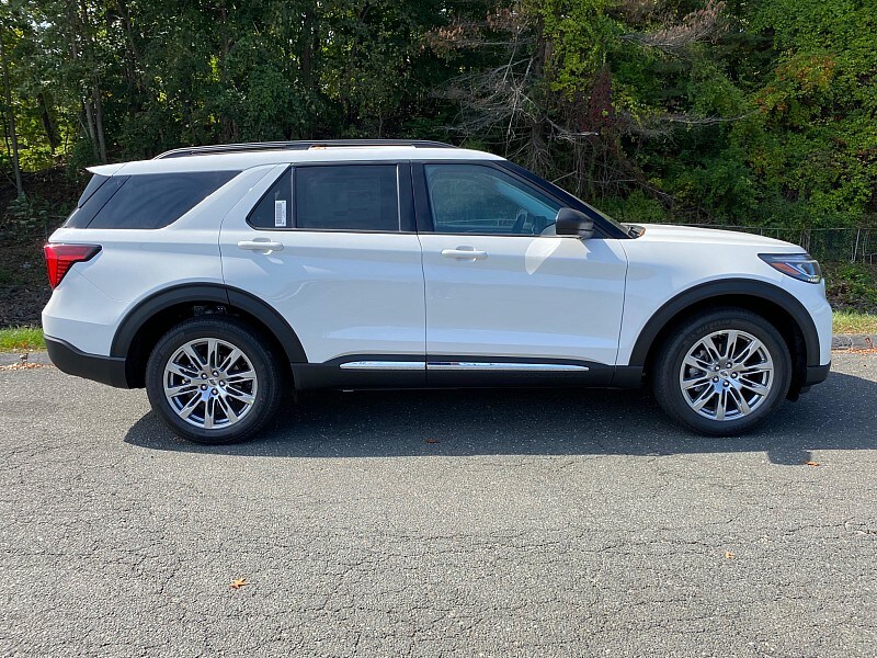 2025 Ford Explorer photo 4