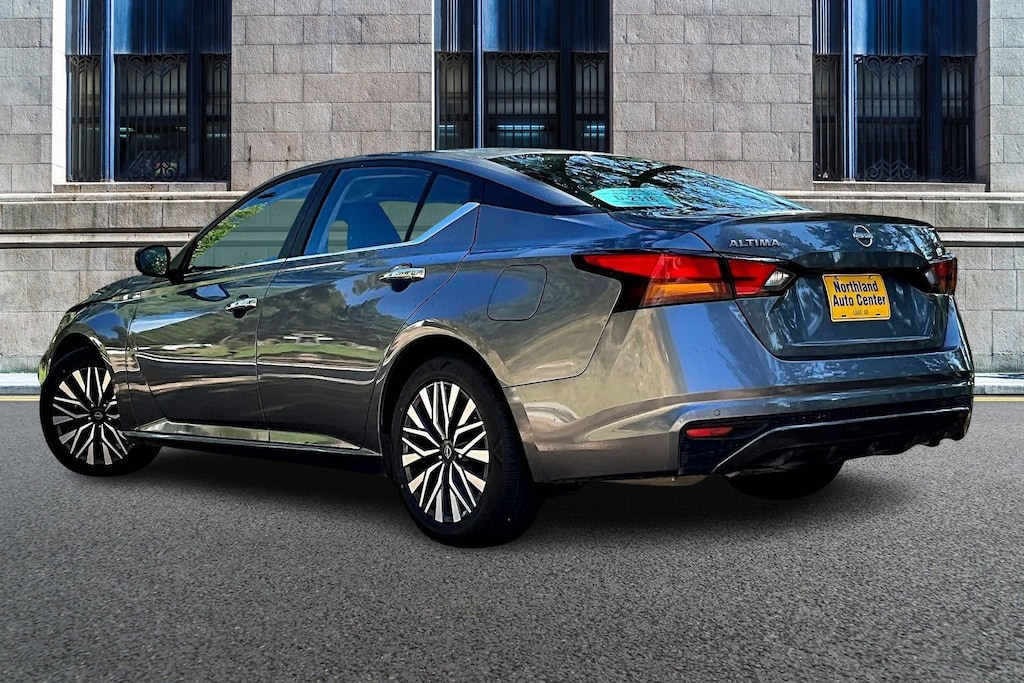 Used 2024 Nissan Altima 2.5 SV Sedan