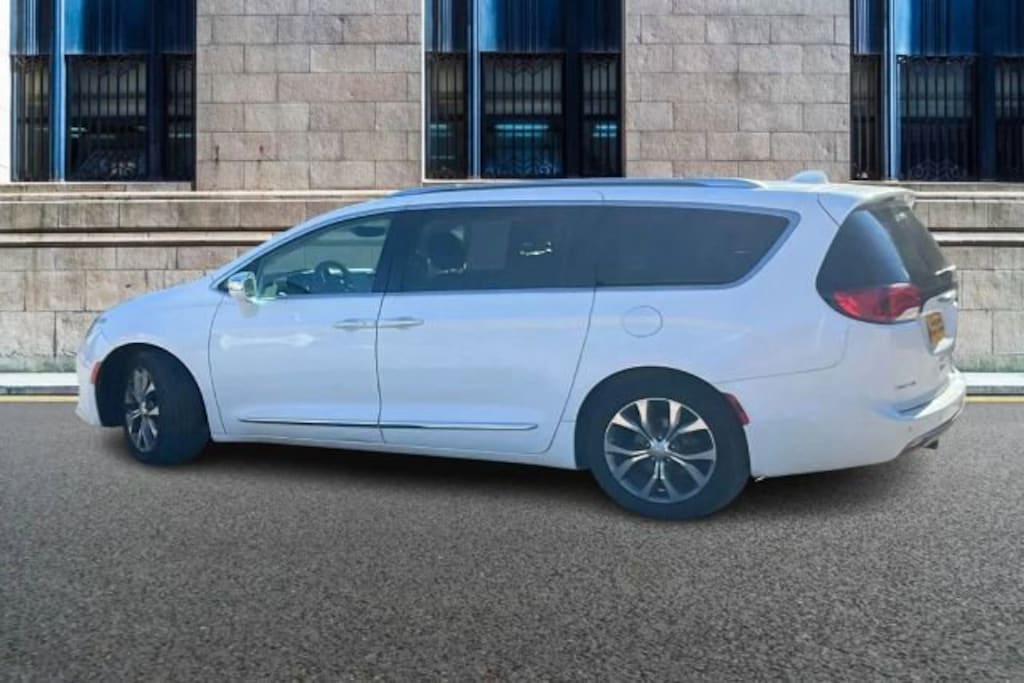 Used 2018 Chrysler Pacifica Limited Limited FWD