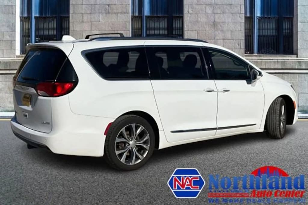 Used 2018 Chrysler Pacifica Limited Limited FWD