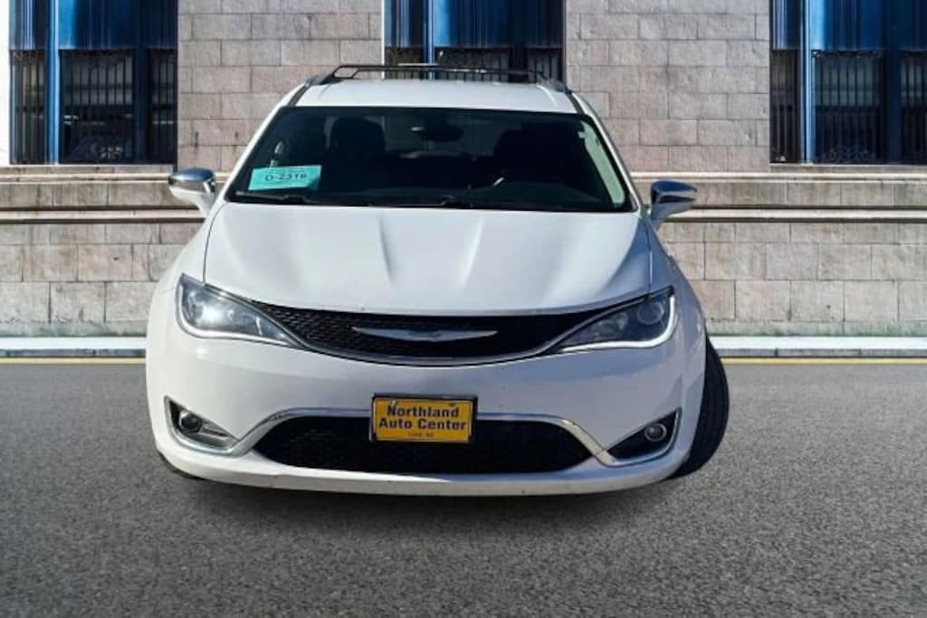 Used 2018 Chrysler Pacifica Limited Limited FWD