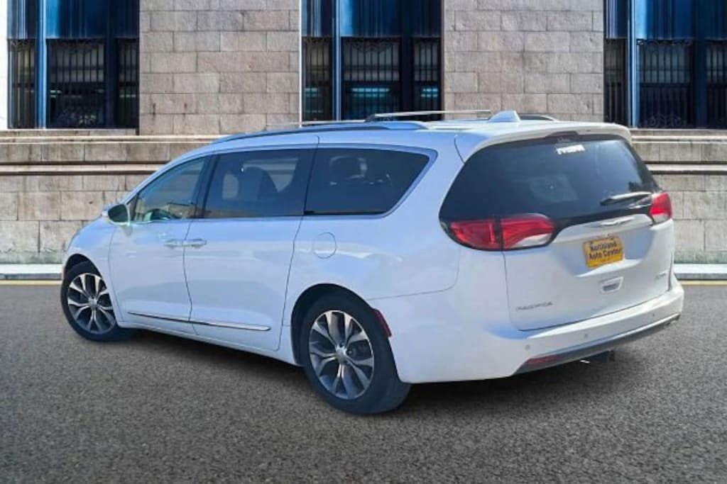 Used 2018 Chrysler Pacifica Limited Limited FWD