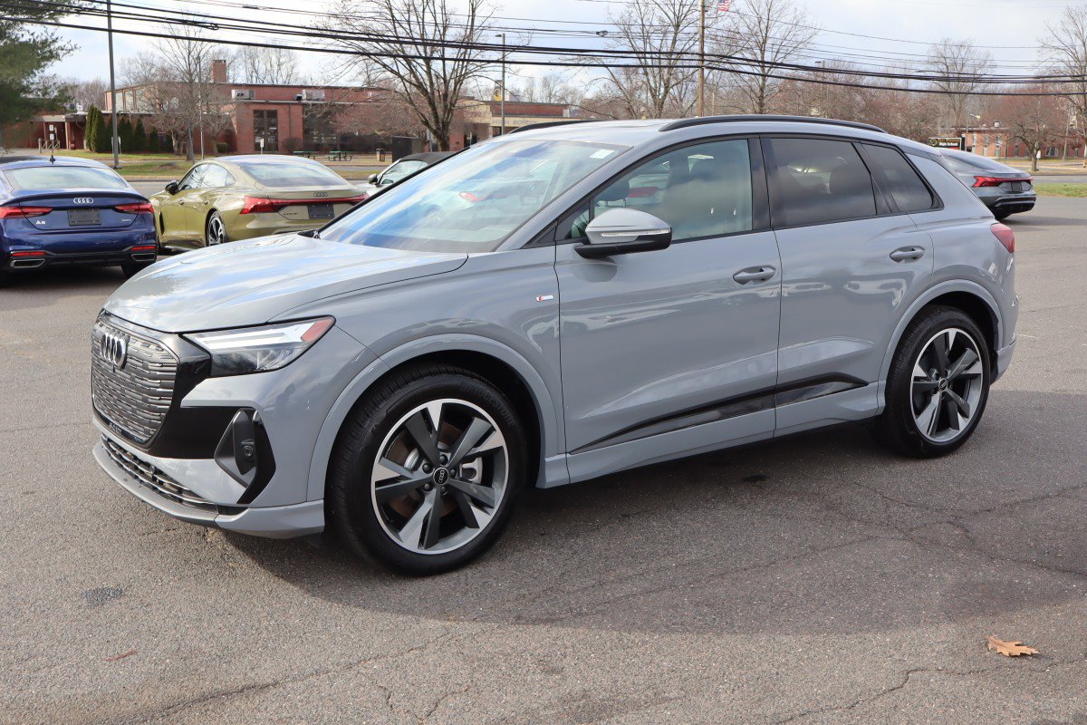 2024 Audi Q4 e-tron Premium's photo
