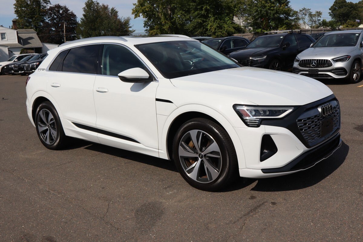 2024 Audi Q8 E-tron Premium photo 3