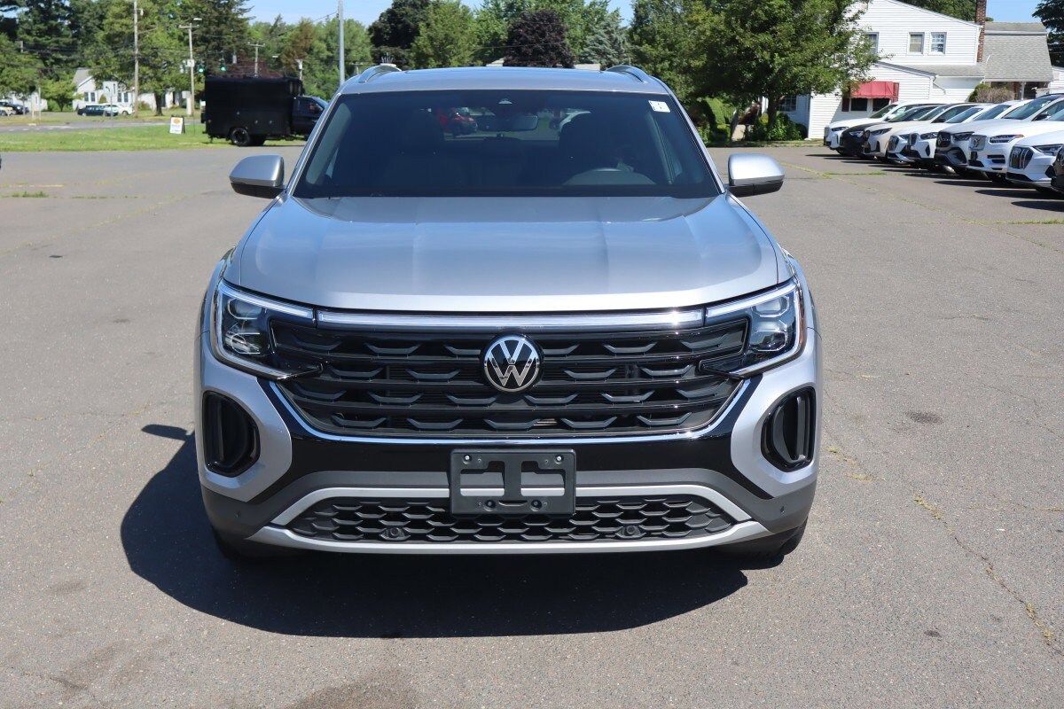 2024 Volkswagen Atlas Cross Sport SE Technology photo 2