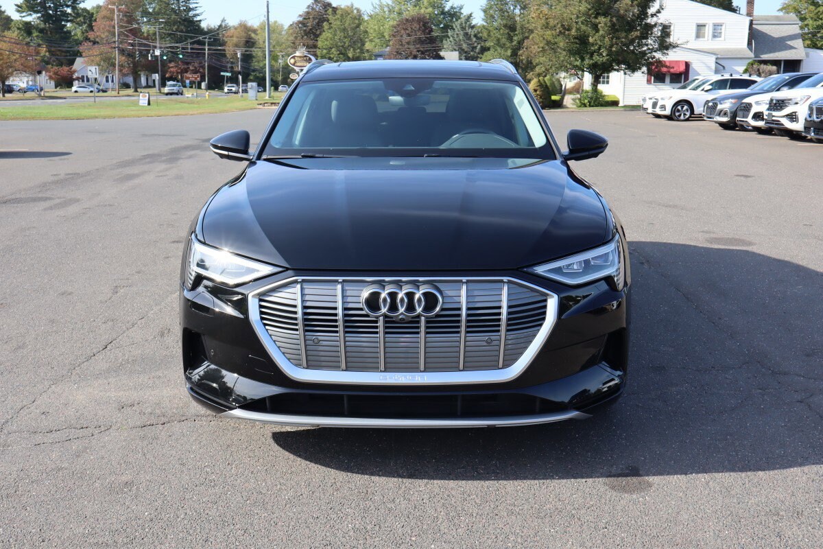 2021 Audi e-tron Premium Plus photo 2