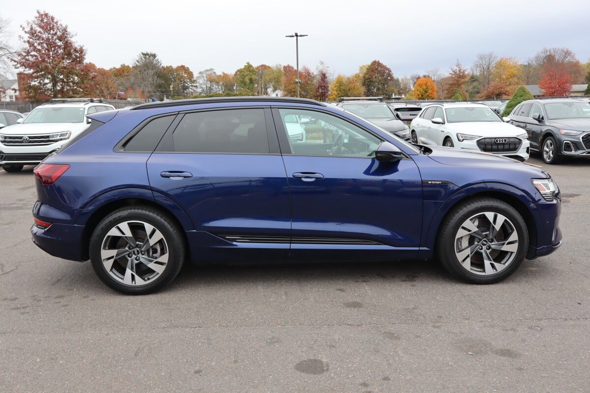 2021 Audi e-tron Premium photo 4