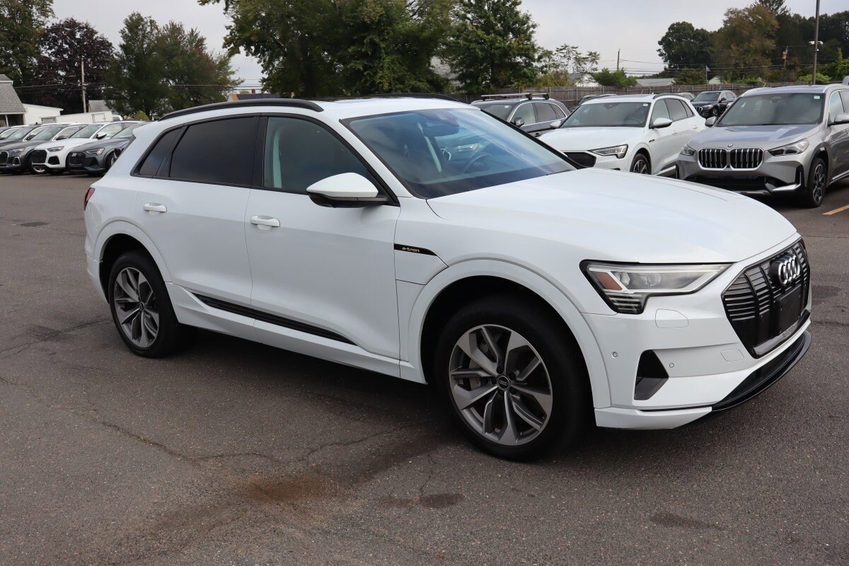 2021 Audi e-tron Premium Plus photo 2