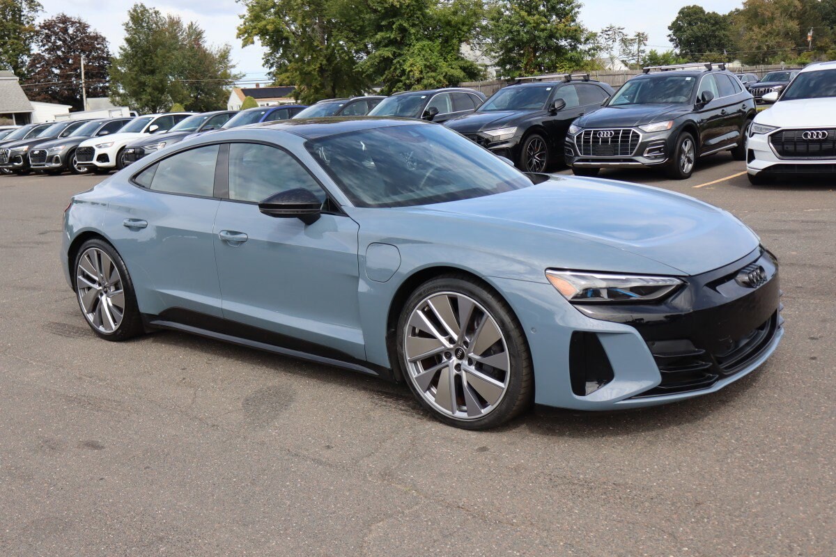 2022 Audi e-tron GT Prestige photo 3