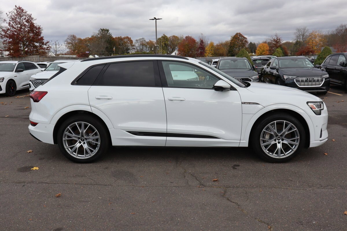 2021 Audi e-tron Prestige photo 4