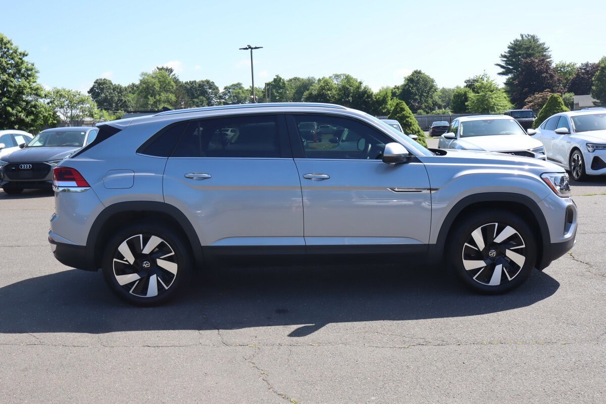 2024 Volkswagen Atlas Cross Sport SE Technology photo 4