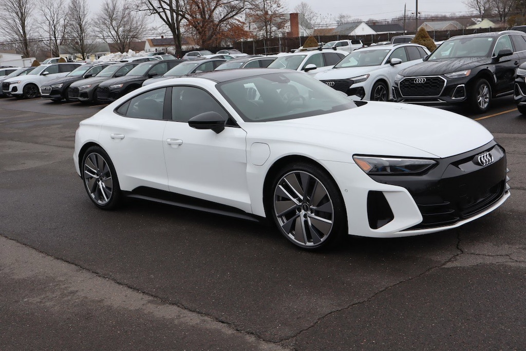 2022 Audi e-tron GT quattro Prestige photo 3