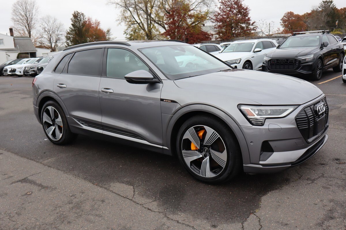 2022 Audi e-tron Premium Plus photo 3