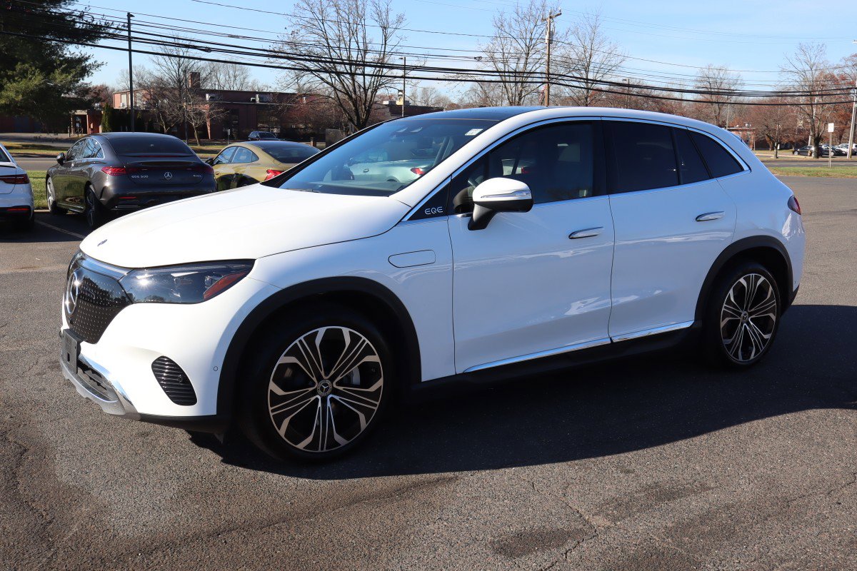 2023 Mercedes-Benz EQE SUV Base's photo