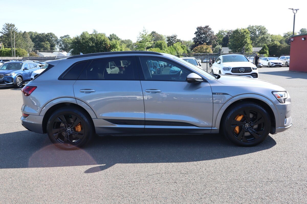 2021 Audi e-tron Premium photo 4