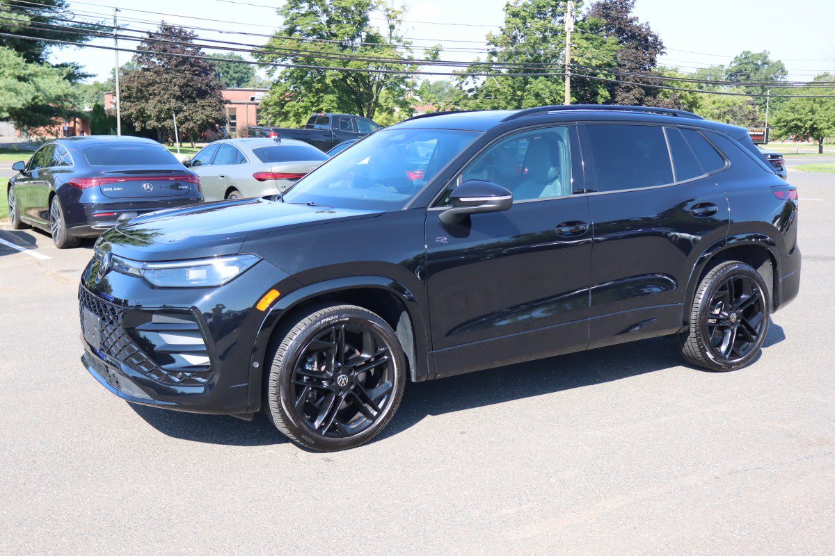 2025 Volkswagen Tiguan SE R-LINE BLACK