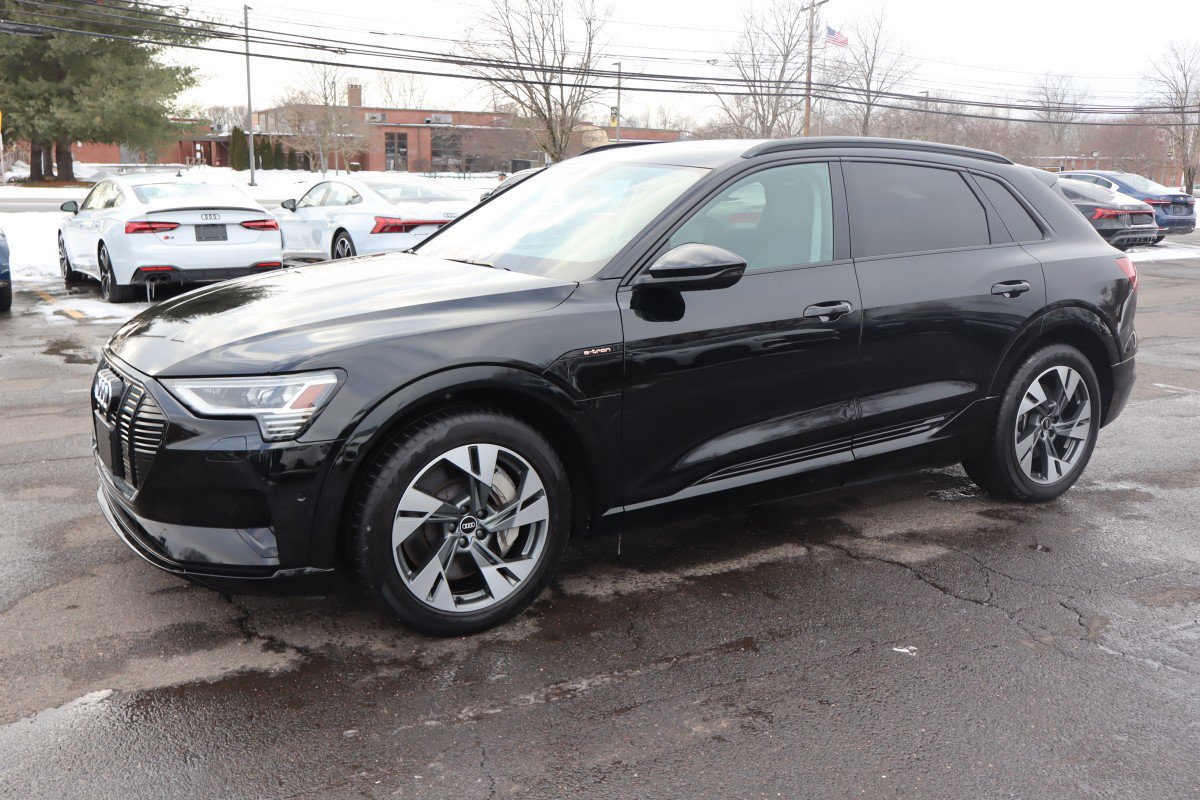 2021 Audi e-tron Premium's photo