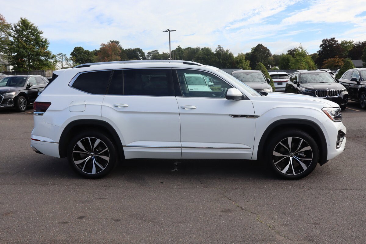2025 Volkswagen Atlas SEL Premium R-Line photo 3