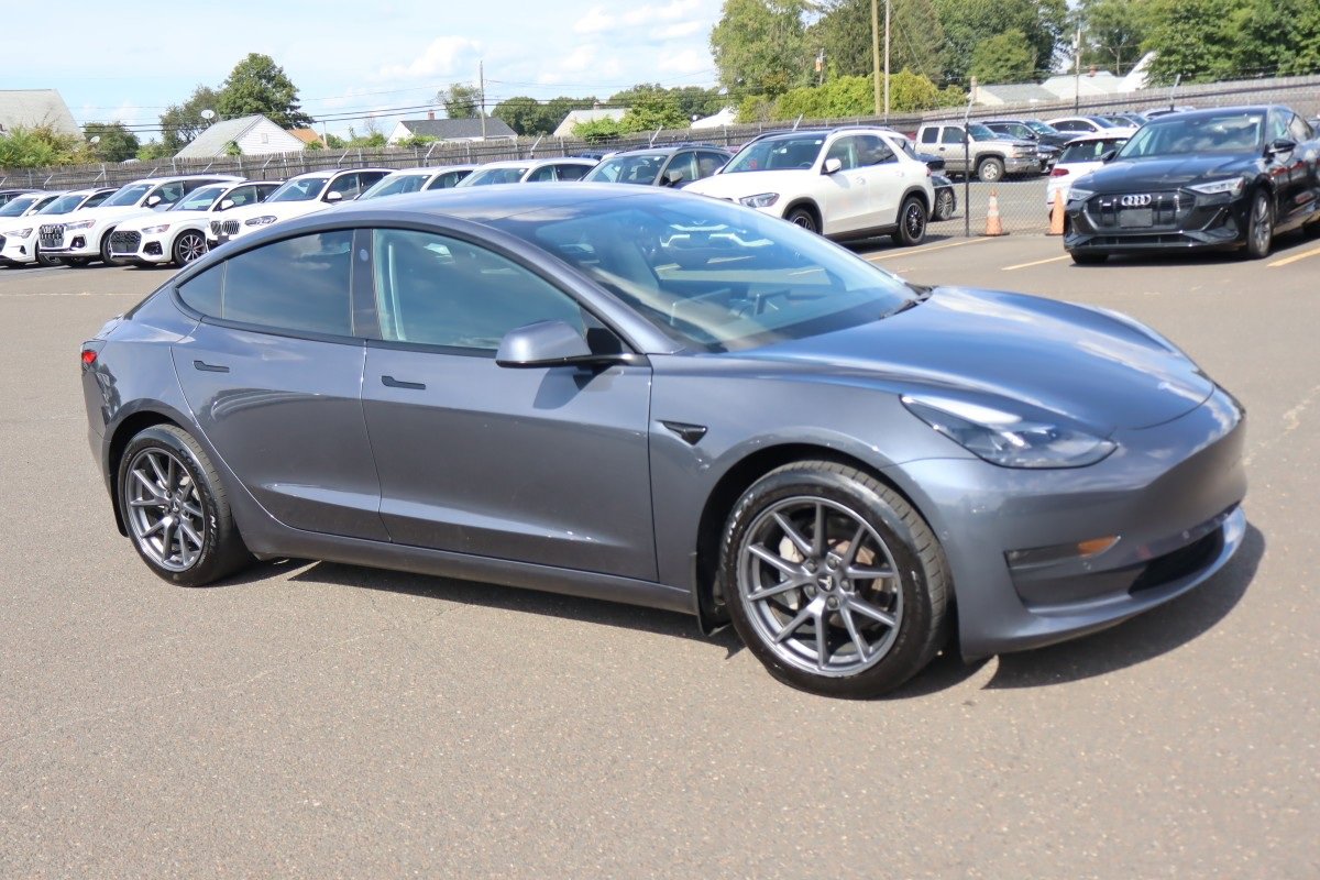 2022 Tesla Model 3 Long Range photo 3
