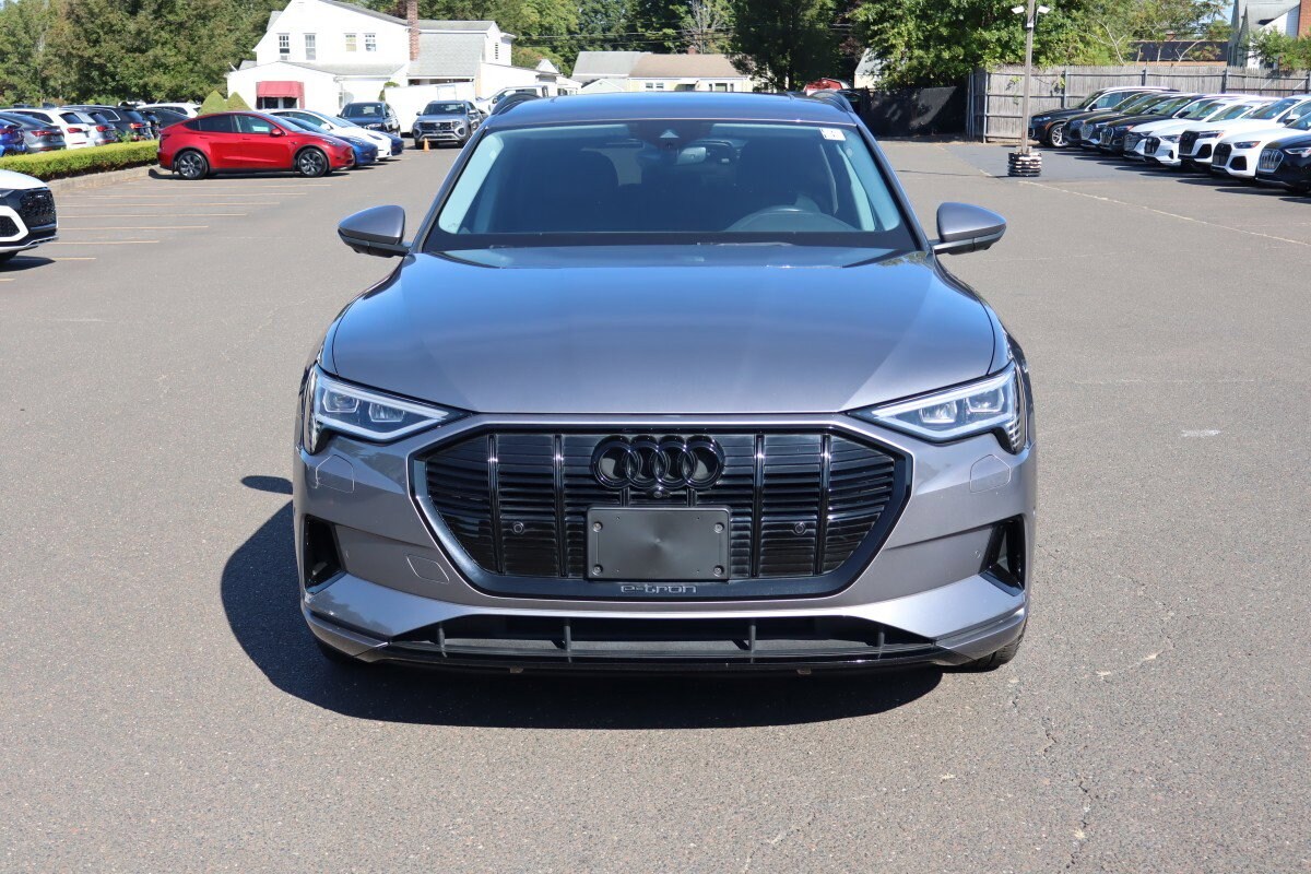 2021 Audi e-tron Premium photo 2