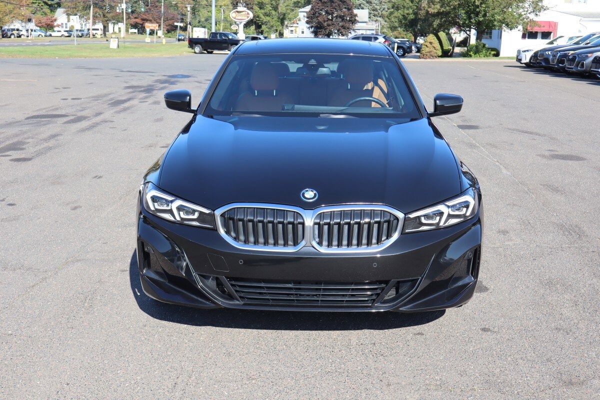 2023 Bmw 330e Sedan photo 2