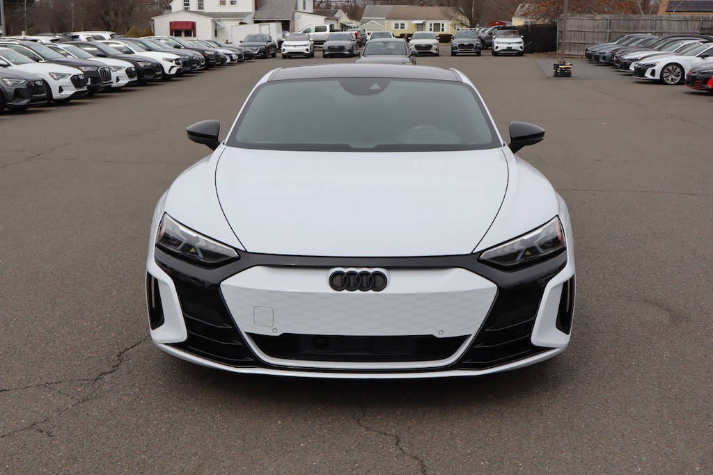 2023 Audi e-tron GT quattro Premium Plus photo 2