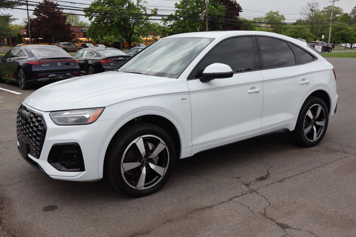 2022 Audi Q5 Sportback 45 Premium Plus's photo