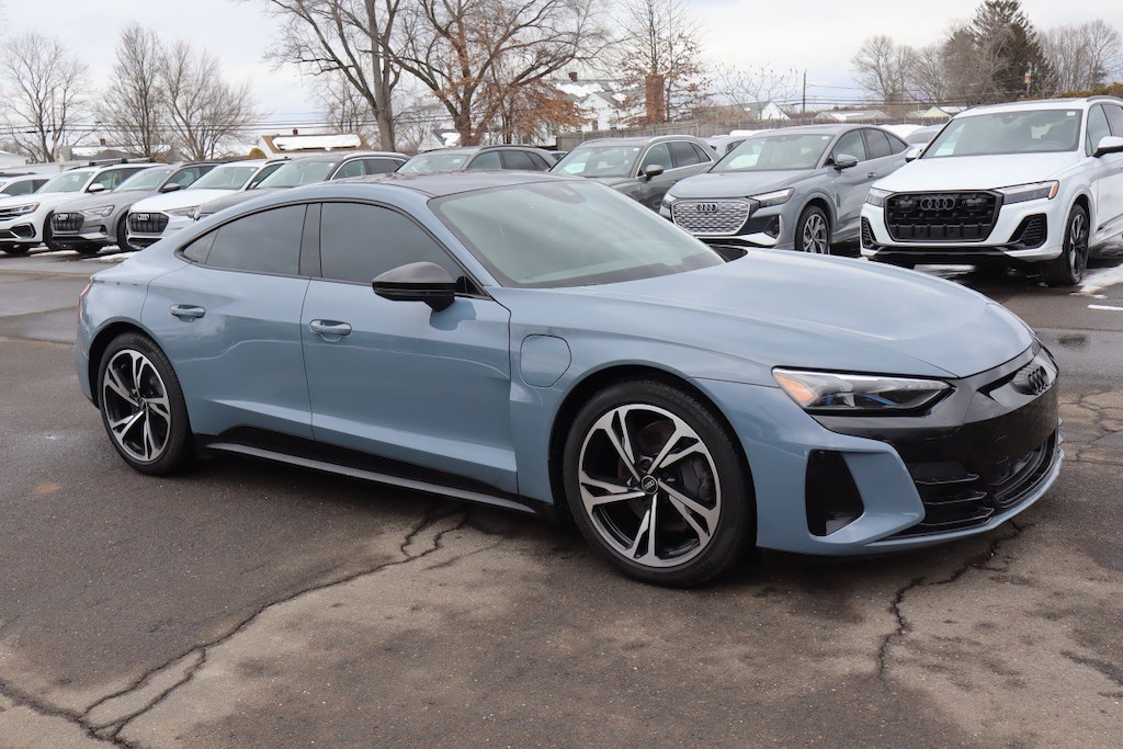 2022 Audi e-tron GT quattro Premium Plus photo 3