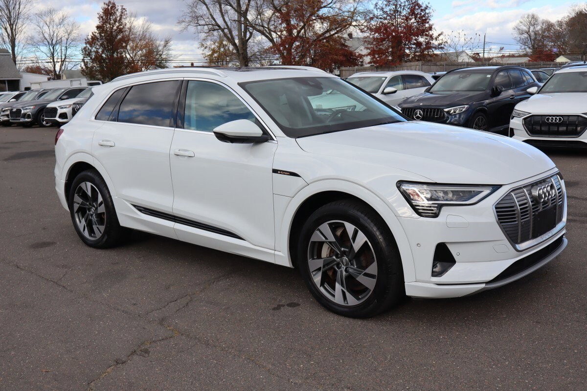 2021 Audi e-tron Premium Plus photo 3