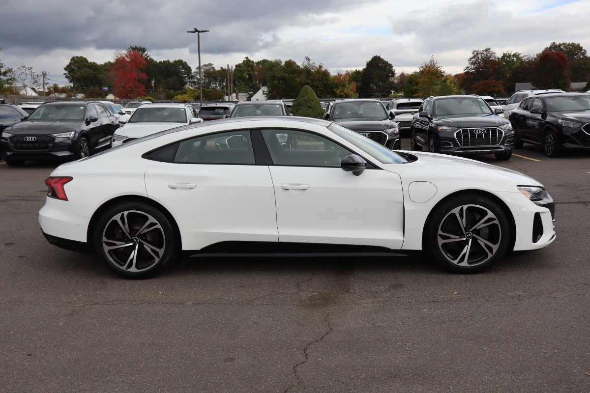 2022 Audi e-tron GT Prestige photo 3