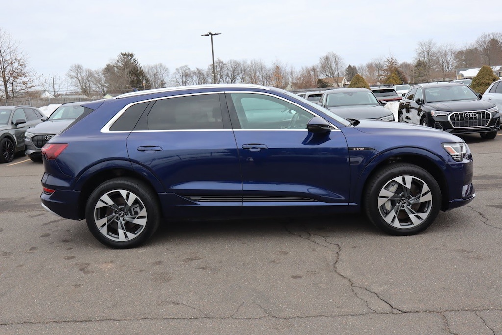 2022 Audi e-tron quattro Premium photo 4