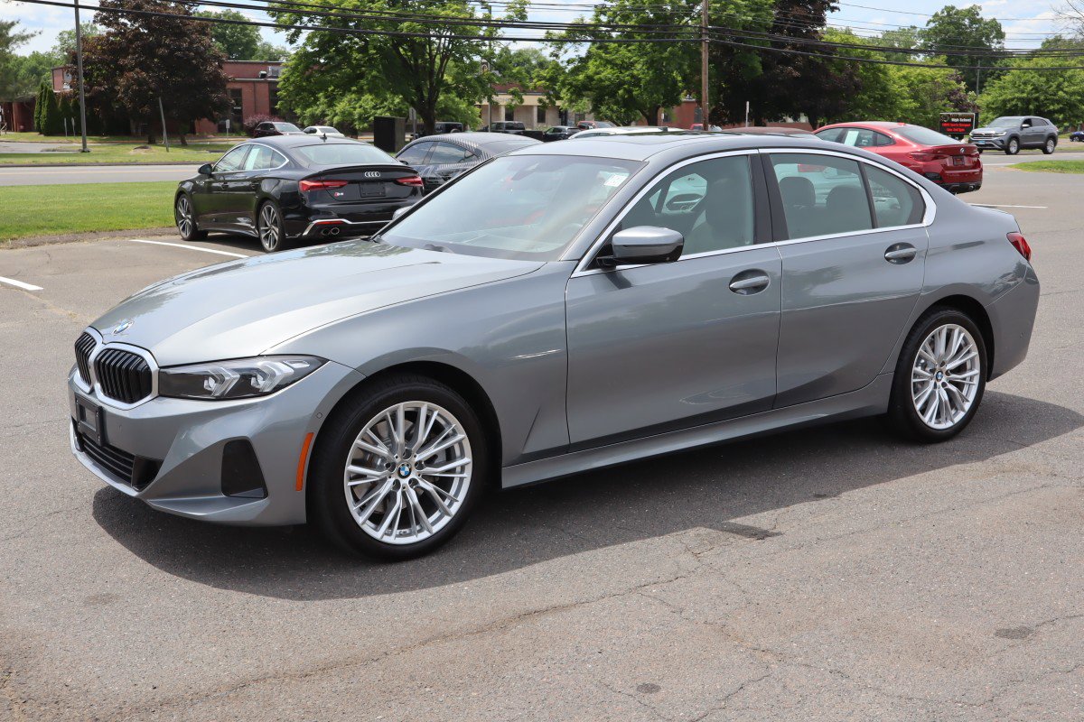 2024 BMW 3 Series 330i xDrive Sedan's photo