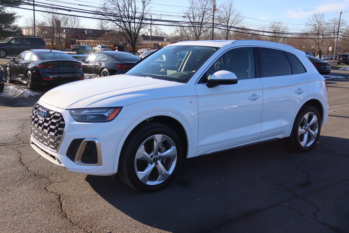 2023 Audi Q5 Premium Plus's photo