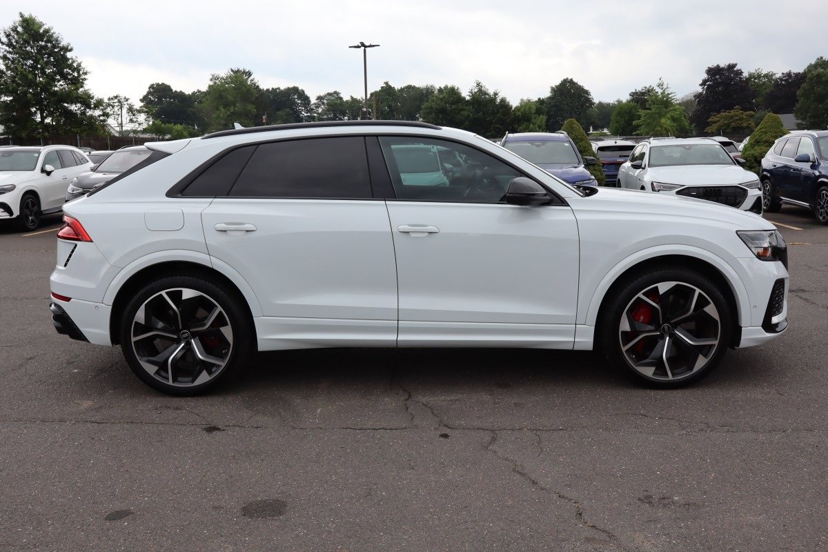 2024 Audi RS Q8 photo 4