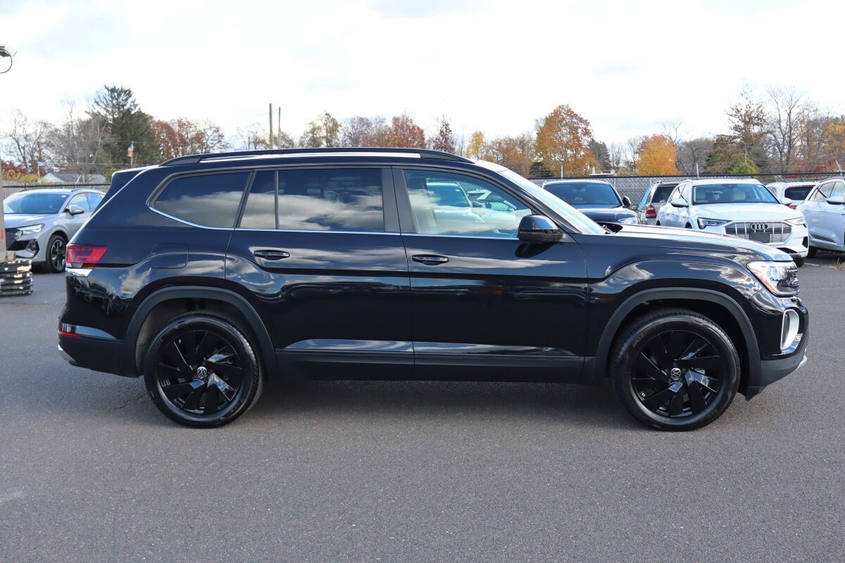 2025 Volkswagen Atlas SE Technology photo 3