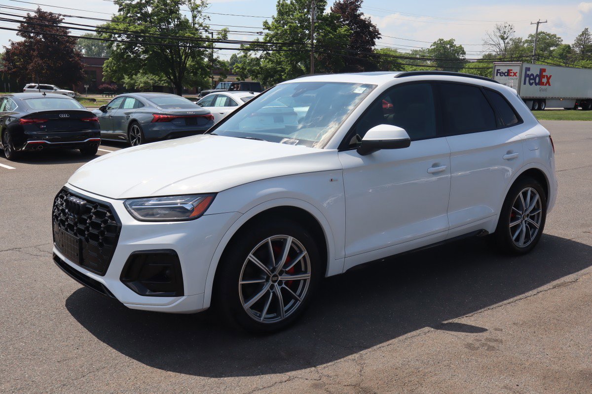 2024 Audi Q5 55 e Premium Plus's photo