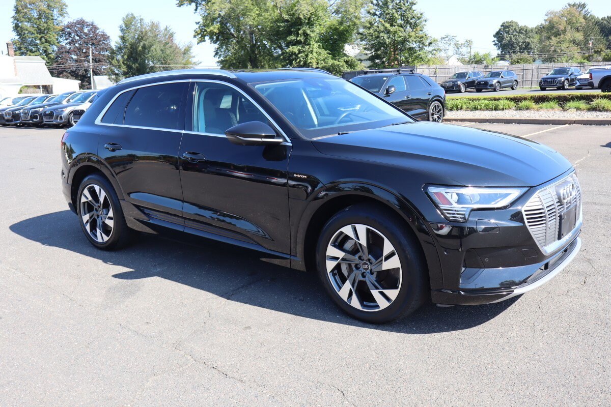 2021 Audi e-tron Premium Plus photo 3