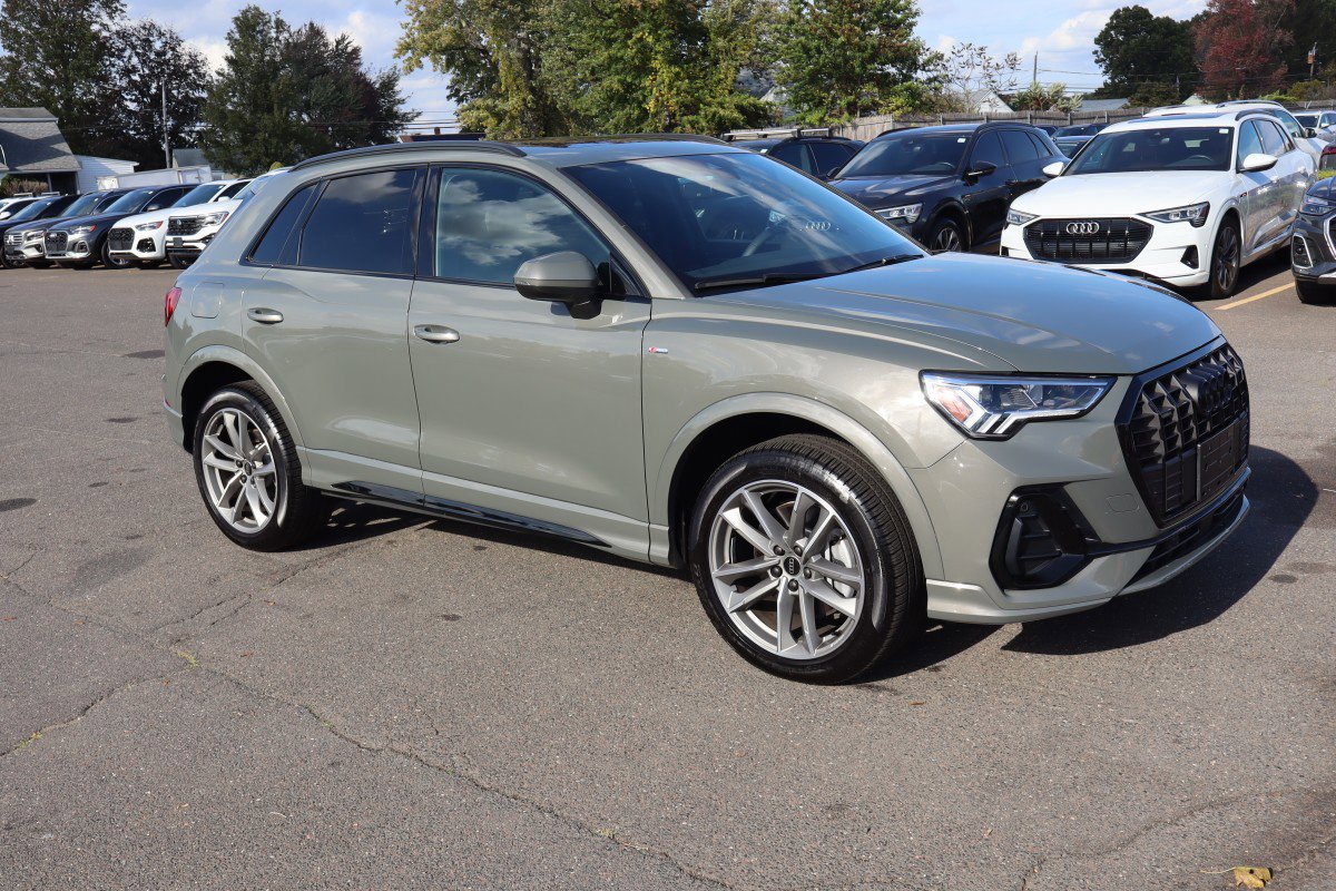 2025 Audi Q3 S line Premium 45 TFSI photo 3